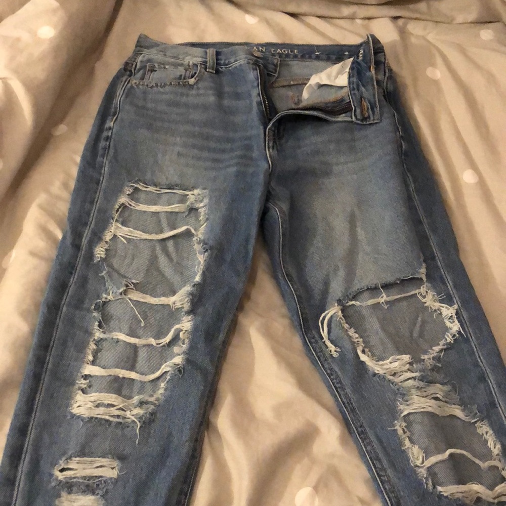 NWOT American Eagle ripped mom jeans